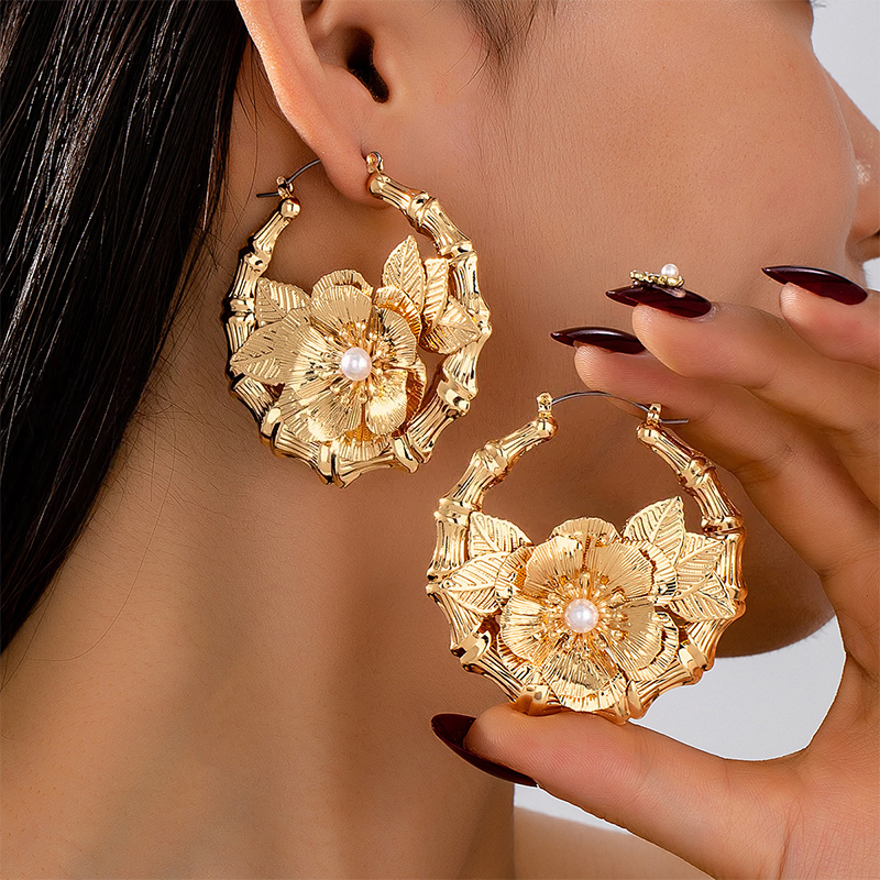 New Sale Large Metal Ear Hoop  - огляд і ціна Women'S Accessories Jewelry Sale
