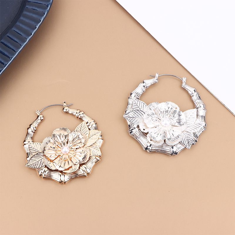 New Sale Large Metal Ear Hoop  - огляд і ціна Women'S Accessories Jewelry Sale