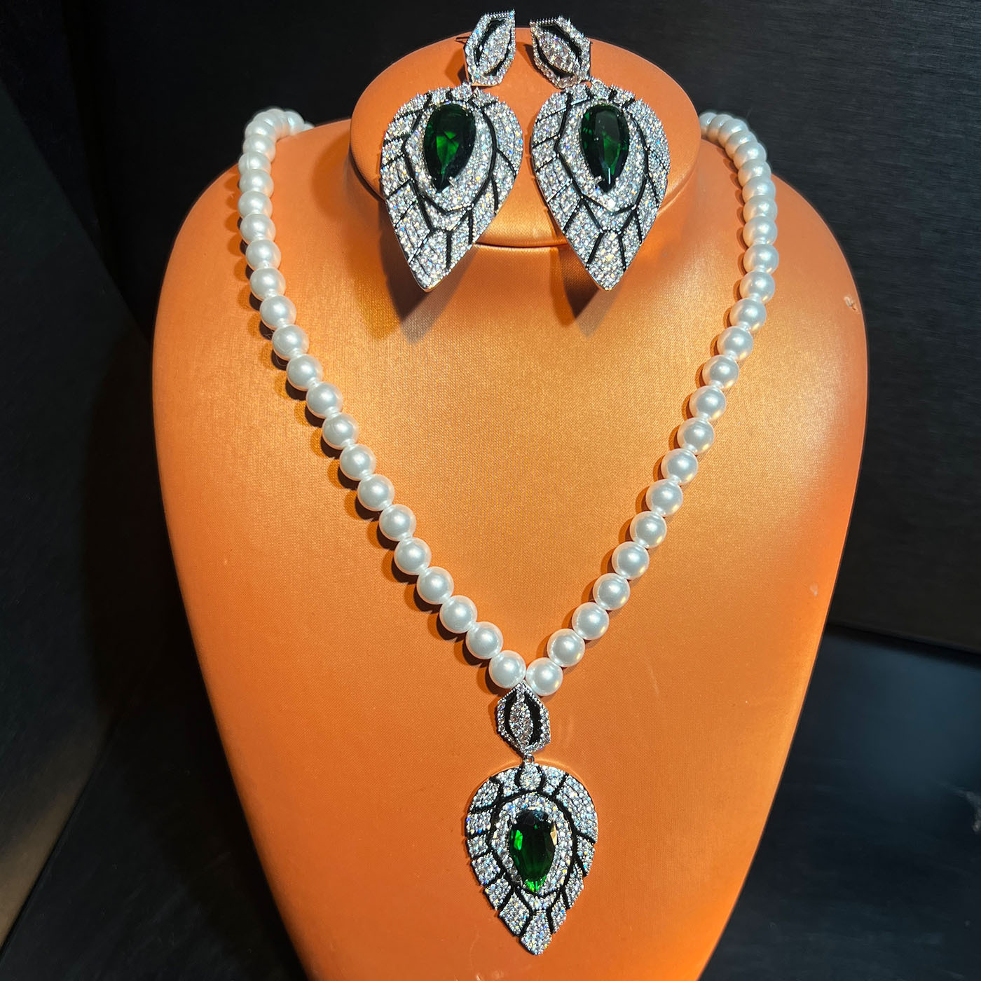 Emerald Leaf Micro-Inlaid Zirc - огляд і ціна Women Accessories Gift Set