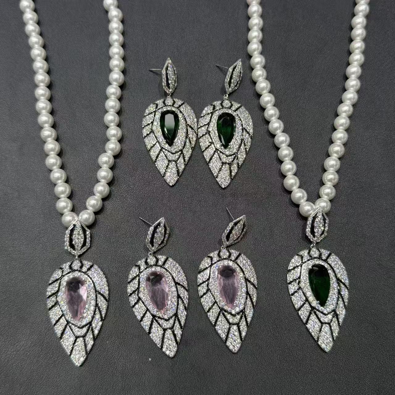 Emerald Leaf Micro-Inlaid Zirc - огляд і ціна Women Accessories Gift Set