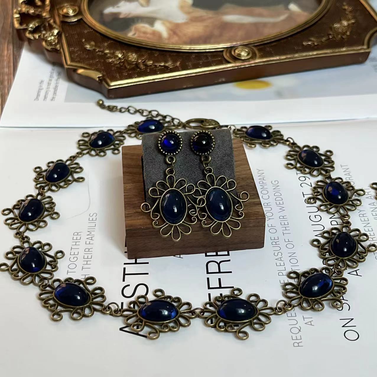 Historical Queen Anne Boleyn H - огляд і ціна Women Accessories Earrings