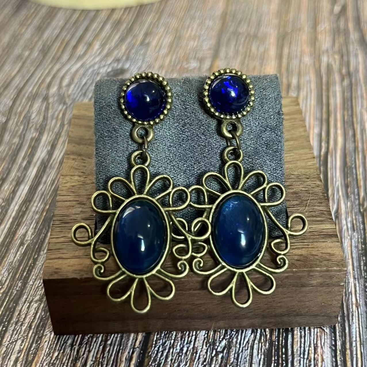 Historical Queen Anne Boleyn H - огляд і ціна Women Accessories Earrings