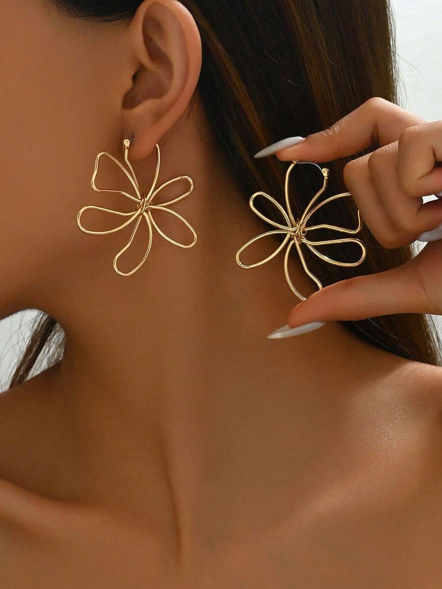 Gold Wireframe Floral Earrings - огляд і ціна Women Accessories Earrings